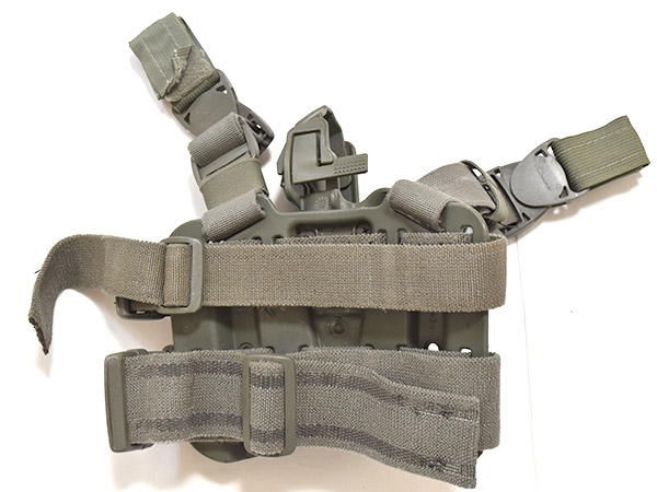 米運実物 BLACKHAWK LV3 SERPA ホルスター ベレッタ 92F 右用 ブラック