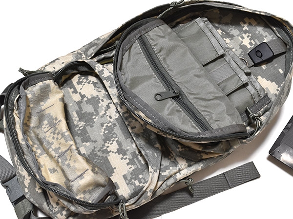 サバゲー　米軍実物　UCP 米軍実物 ARMY MOLLEⅡ/UCP Lightweight アサルトパック