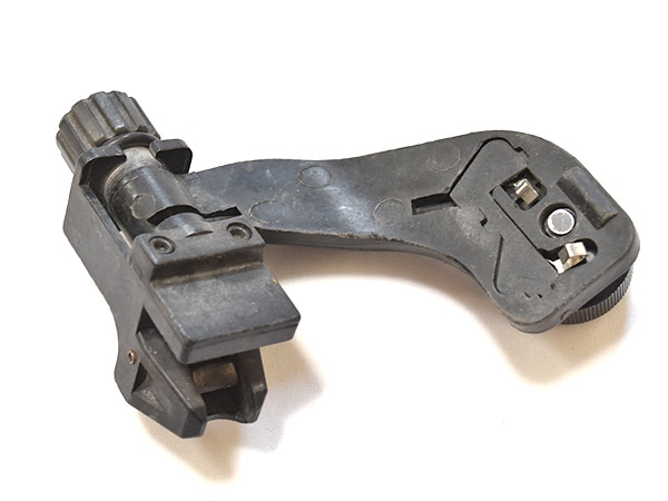 米軍実物 官給品 PVS14 JGVS-V8 ナイトビジョン Jアーム NVG マウント C015 陸軍 海兵隊