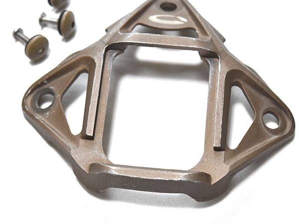 未使用品　米軍　実物　NOROTOS UNIVERSAL SHROUD 送料無料 Amazon.co.jp: 米軍実物 Norotos NVG/Hed Mount Assy ナイト