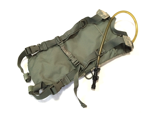 CAMELBAK SABER キャメルバック ハイドレーション 米軍 実物 CAMELBAK キャメルバッグ 3L ハイドレーション 3Cカラーの商品詳細